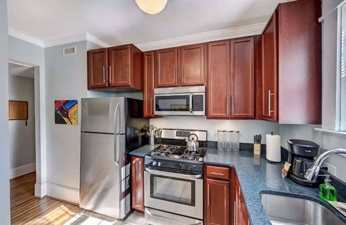 Dilworth Condo | Historic Dilworth 3-Unit Stay | 6 King Beds + Parking | Near Atrium & Novant