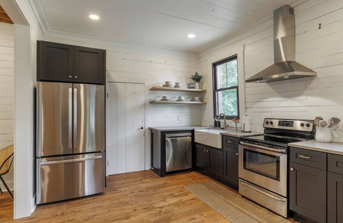 Watkinsville Other | Historic Farmhouse Near UGA 5 Acres Private & Remodeled