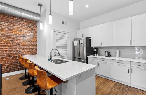 Sobro Condo | Historic Saddlery Condo 2 Mins to Broadway + Near Printer's Alley | Key Note