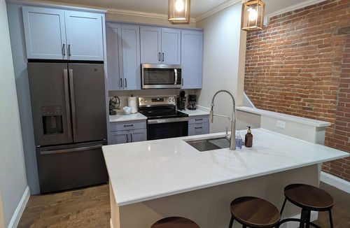 Augusta House | Historic Tin Shop – 3BR/3BA Wedding & Family Retreat