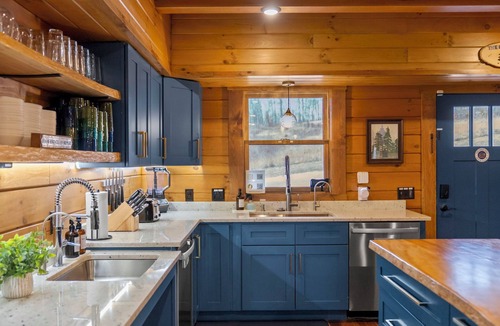 McArthur Cabin | Hocking Hills | Heated Pool + Hot Tub | Sleeps 20 | Wheelchair Accessible