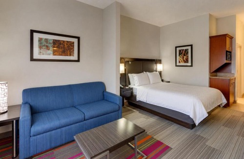 Kettering Hotel | Holiday Inn Express Hotel & Suites Dayton-Centerville by IHG