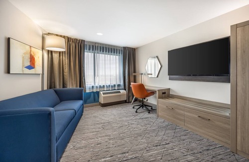 West End Hotel | Holiday Inn Express & Suites Nashville West End - Univ Area by IHG