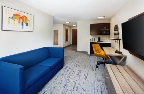 Bridgeport Hotel | Holiday Inn Express & Suites Bridgeport by IHG