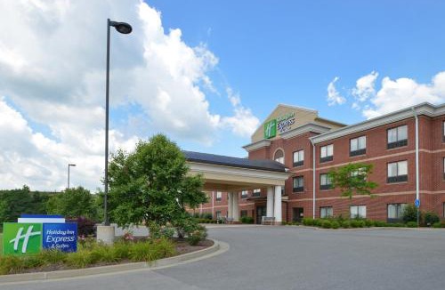 Bridgeport Hotel | Holiday Inn Express & Suites Bridgeport by IHG