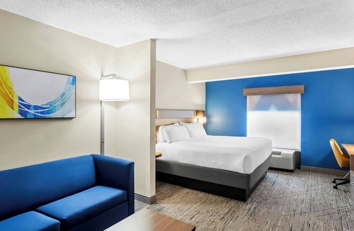 Spring Hill Hotel | Holiday Inn Express Suites Charleston by IHG