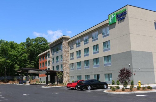 Flat Rock Hotel | Holiday Inn Express & Suites - Hendersonville SE - Flat Rock by IHG