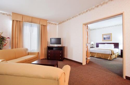 Hiawassee Hotel | Holiday Inn Express & Suites Hiawassee by IHG