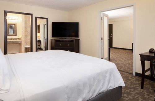 South Charleston Hotel | Holiday Inn Hotel & Suites Charleston West by IHG