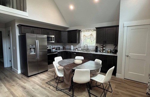 Stanton House | Hollerwood Duo :Two Homes, One Epic Stay
