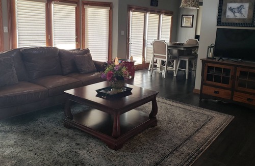 Lancaster House | Home Sleeps 12- Sits on 5.24 acres with restaurants & stores within 3 minutes.