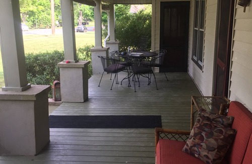 Lynn House | Home SweetHome. Lovely, cozy 3bed home with gas fireplace. Downtown Columbus