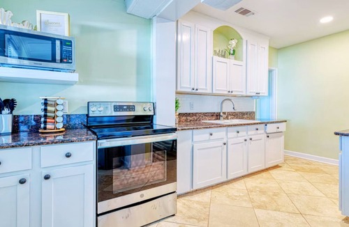 Cayce House | HomeRun — Best Sleep & Recliners — Walk to Riverwalk