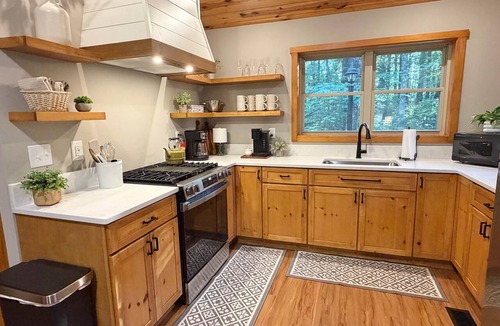 South Bloomingville Cabin | Honey Ridge Forest Retreat