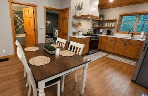 South Bloomingville Cabin | Honey Ridge Forest Retreat