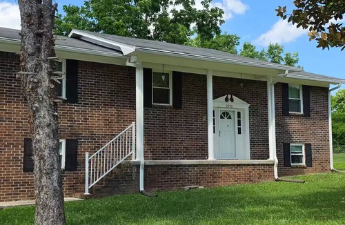 Cleveland House | Hopewell Haven for 8- Close to shopping and nature.