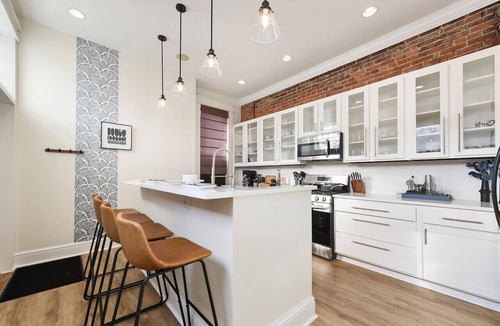 East Allegheny House | ★ HostWise Stays ★ Historic Victorian Charm, Parking, & Luxury Bath