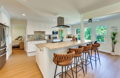 Bowling Green House | Hot Tub, Dock, Game Room! Stunning Lake Wylie Home