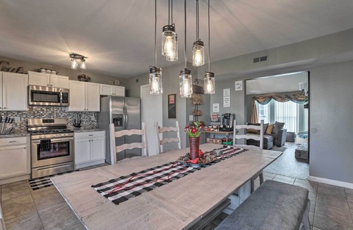 North Charleston House | Hot Tub! Family Getaway 17 Mi to Dtwn Charleston