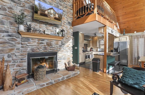 Berkeley Springs Cabin | Hot Tub, Fire Pit, Game Room, Family Getaway