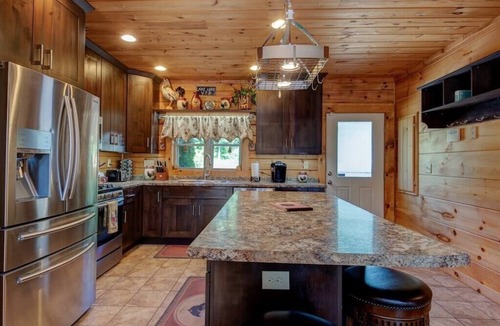 Sunset Cove House | Hot Tub, Fire Pit, Great Decks and More! - Buffalo Lodge by Carolina Properties