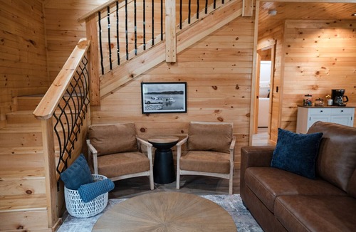 Bakerton Cabin | Hot Tub & Firepit~Game Center~Lake Cumberland~Family Friendly~River Boat Ramp