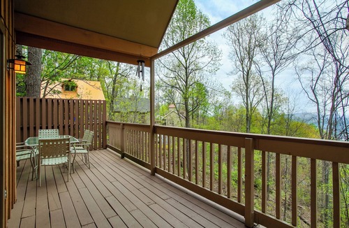 Chalet Village Cabin | Hot Tub + Game Room | Sleeps 12 | Mountain Views | 5 min to Ober