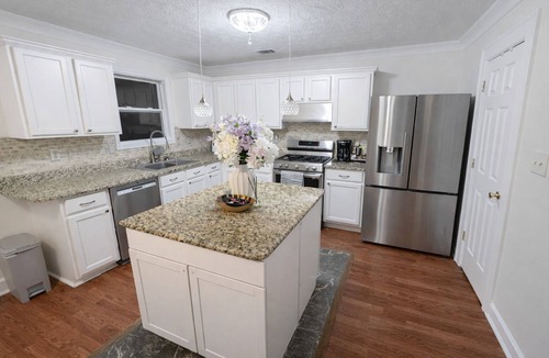 Sugar Hill House | Hot tub Home near Lake Lanier & Mall of Georgia