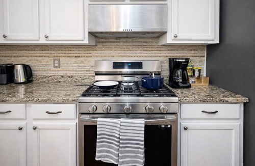 Sugar Hill House | Hot tub Home near Lake Lanier & Mall of Georgia