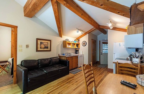 Victor Cabin | Hot Tub in the treetops with Timber Framed 2 bedroom cabin hidding in the woods