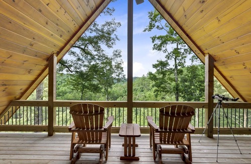 Williamstown Cabin | Hot Tub & Mtn Views! Creekside Mineral Bluff Cabin
