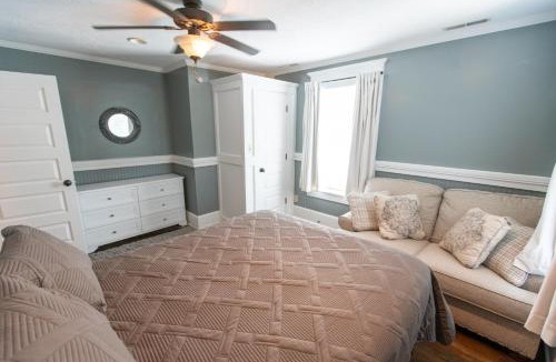 White Sulphur Springs Apartment | Howard's Creek Inn
