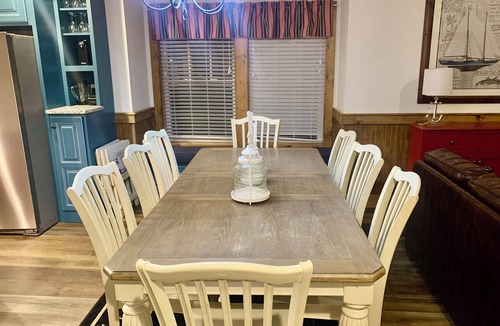Branson Cottage | Huge 4-bedroom cottage at Stormy Point. Near attractions. Family Friendly.