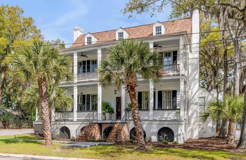The Old Commons House | Huge King Suite w. Porches, near Downtown!