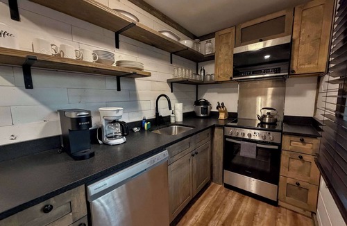 Saint Helens Cabin | Hummingbird Hollow Hot Tub Private Forest Stay