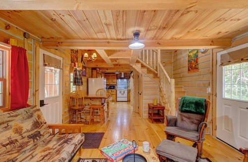 Fort Ritner Cabin | Hummingbird Lodge | Peaceful 2BR Woodland Stay