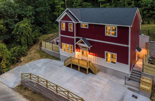 Red Bank House | Ikonick Living on Hedgewood | Hot Tub, Theater & M