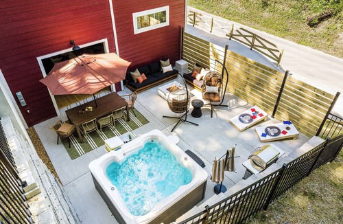 Red Bank House | Ikonick Living on Hedgewood | Hot Tub, Theater & M