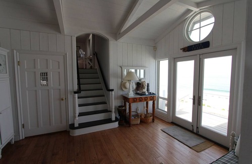 Encinitas House | Impeccable Cape Cod Oceanfront Home Overlooking Swami's Beach.