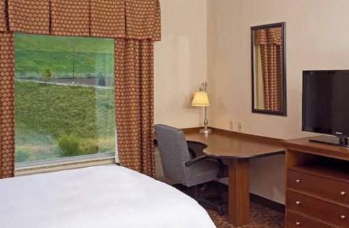 Strabane Hotel | Inviting Space Great for Relaxation Near Southpointe Town Center - 5.7 miles