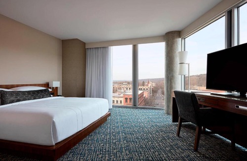 Ithaca Hotel | Ithaca Marriott Downtown on the Commons