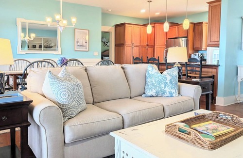 Melrose on the Beach House | JonBie Maisons SEA GLASS COTTAGE cart included with booking