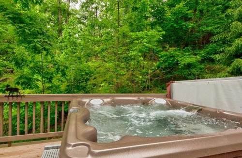 Vilas House | Kaylee's Kabin 2BR log cabin located in Valle Crucis