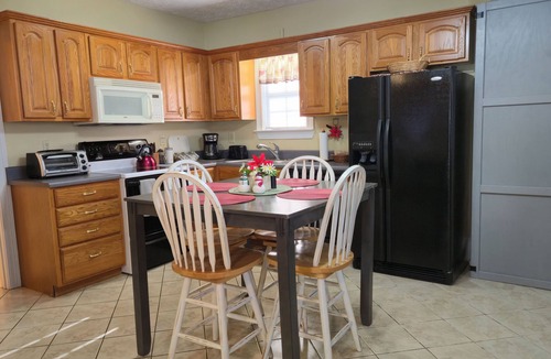 Signal Mountain House | KING Bed, 60"Roku TV, 3pmCk-In/Noon Ck-Out, Private, Q.Murphy Bed, Full Kitchen