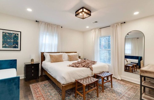 Greenwood Apartment | King-bed loft near East Nashville with parking