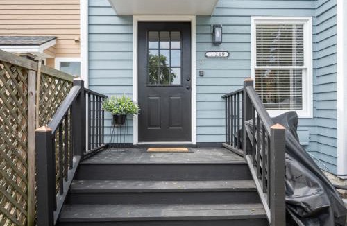 Historic District House | King Street Retreat Charming, Fully Updated Townhome