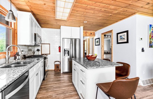South Range Cabin | Kitchigami Lodge - on Lake Superior, Firepit, Hot Tub, 30 min to Duluth!