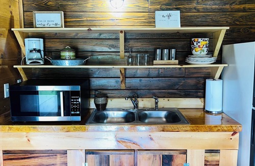 Pine Ridge Cabin | KNOTTY PINE Cozy Cabin in RRG Hot Tub Fireplace Pond for Fishing