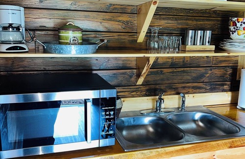 Pine Ridge Cabin | KNOTTY PINE Cozy Cabin in RRG Hot Tub Fireplace Pond for Fishing