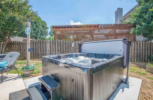 Knoxville House | Knoxville Escape - Resort Style Backyard - Pool, Hot Tub, Sauna - Sleeps 15